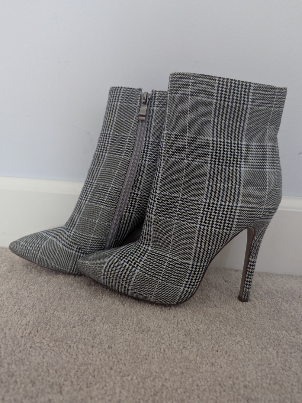 Plaid Pointed-Toe Heels Ankle Boots - Gray, Black, White, Thin Navy Line Size 7